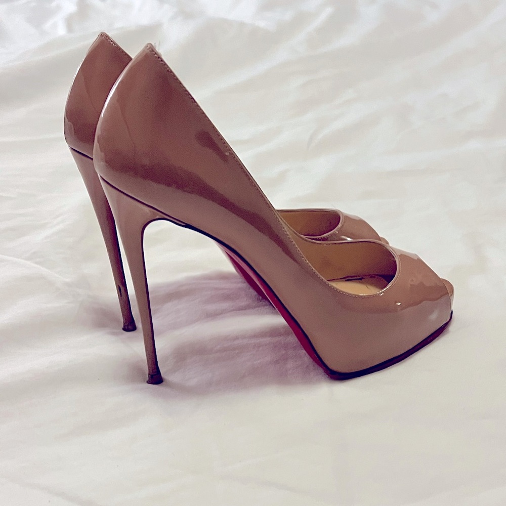 Christian Louboutin Prive Nude Pump